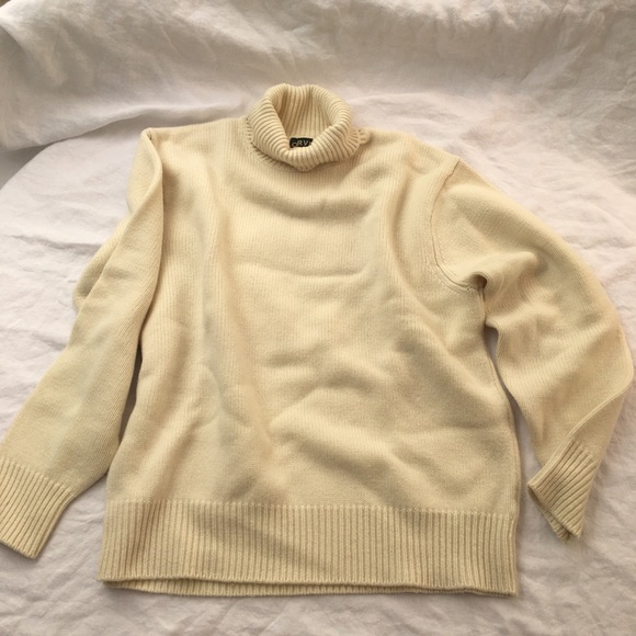 Orvis 100% Lambswool Cream Turtleneck Sweater - Picture 3 of 5